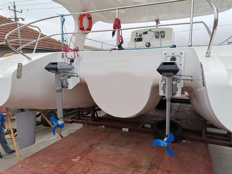 Лоурада 10.28м Катамаран электр мотору менен катар