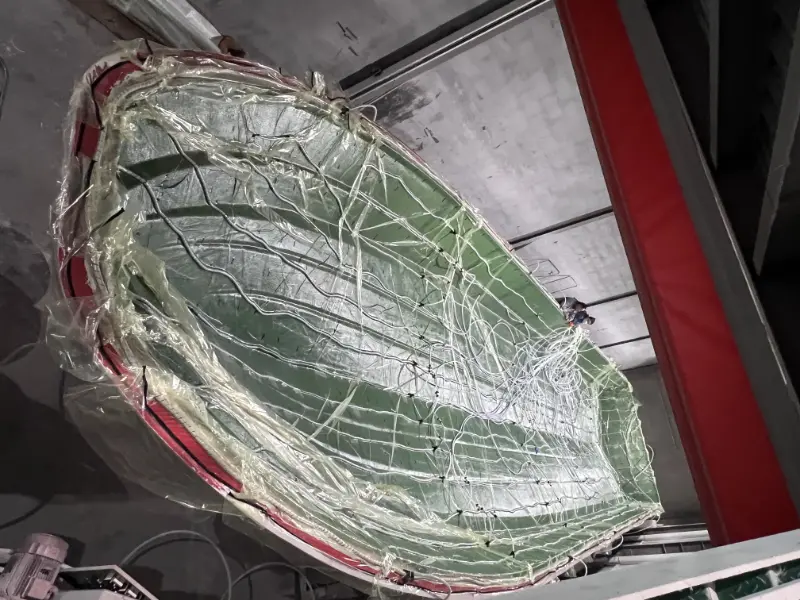 21,8 м жүргүнчү кемесинин корпусу үчүн Lawada® вакуумдук инфузия процесси – күчтү, эффективдүүлүктү жана узак өмүрдү жогорулатуу