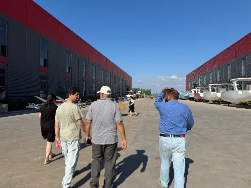 LAWADA® пакистандык өнөктөштөрдү фабриканы кыдыруу жана иштиктүү байланыш үчүн кабыл алды